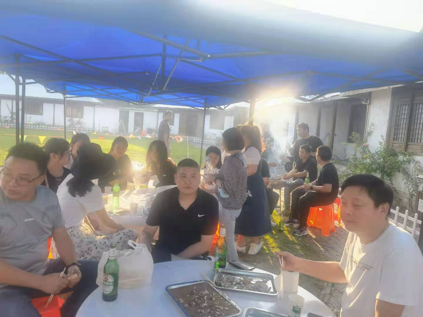 户外烧烤团建活动发说说__团建烧烤简短高级文案